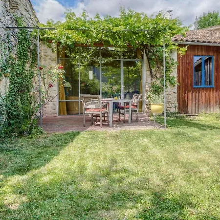 Cosy With Garden Holiday home *