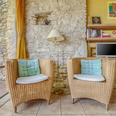 Cosy With Garden Holiday home *