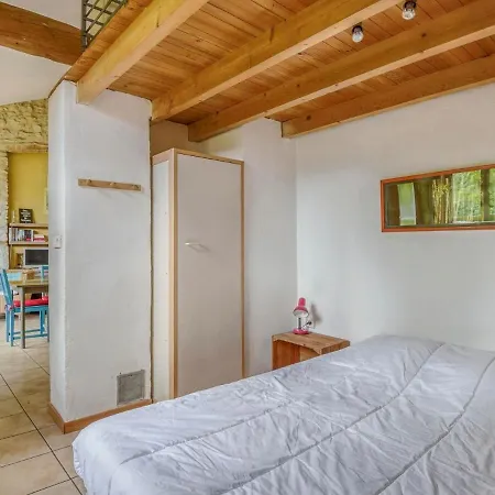 Cosy With Garden Holiday home Ponet-et-Saint-Auban