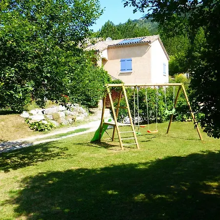 Cosy With Garden *