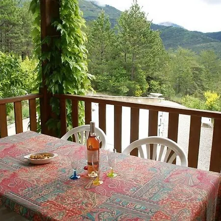 Cosy With Garden Holiday home Ponet-et-Saint-Auban